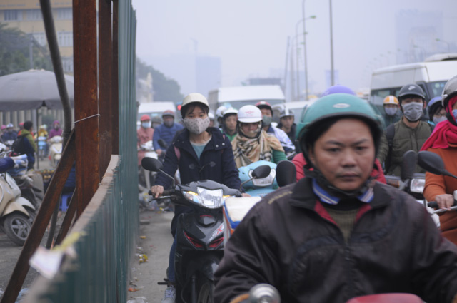 Người Hà Nội chật vật đi làm ngày đầu sau dịp nghỉ Tết Dương